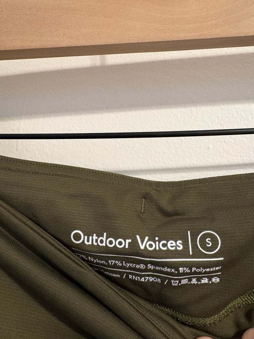 Outdoor Voices TechSweat Leggings in Olive Green Size Small - Picture 3 of 3